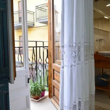 Cortile Suez Feriehus San Giovanni Gemini